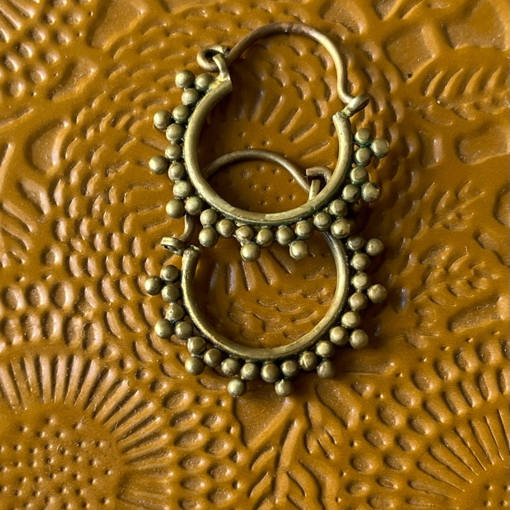 Elegant Gold Hoop Earrings - Picture 2 of 2